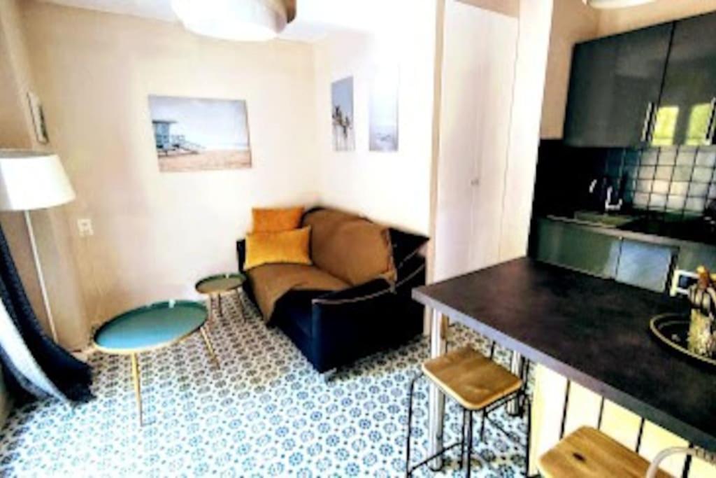 Maison de charme à 200 bord de mer, terrasse, jardin- Lesclesdenicole Le Pradet Extérieur photo