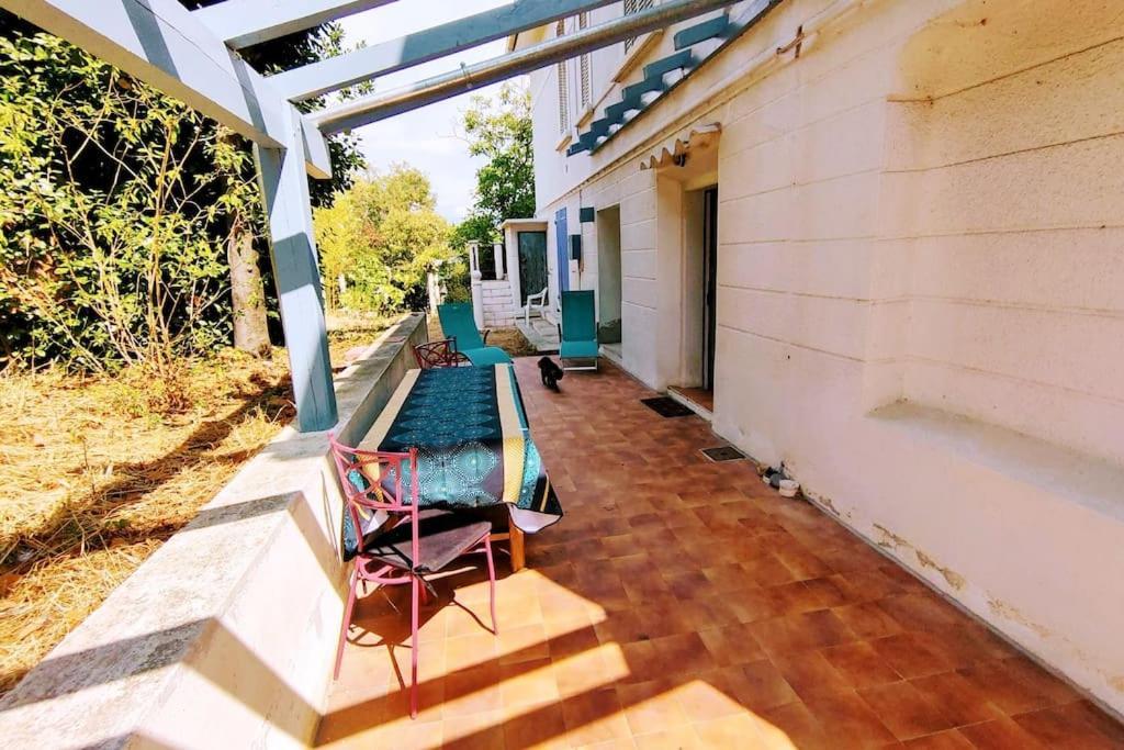 Maison de charme à 200 bord de mer, terrasse, jardin- Lesclesdenicole Le Pradet Extérieur photo